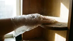 Hoe een gewoon pakje stof verwijderde: een vreemde, maar effectieve lifehack van schoonmakers