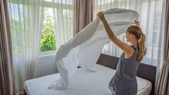 Hoe vaak en waarom moet beddengoed voor volwassenen, kinderen en mensen met allergieën voortdurend worden vervangen?